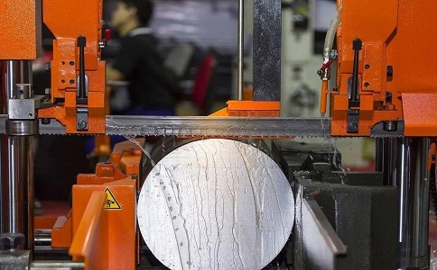 龙岗立式金属带锯床切削出现跑带故障解决方法！